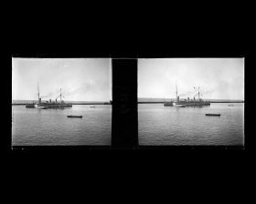 Image représentant Navire de guerre dans le port