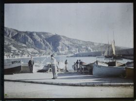 Image représentant Les barques dans le port de Menton