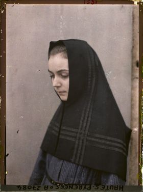 Image représentant France, Lourdes, Jeune fille