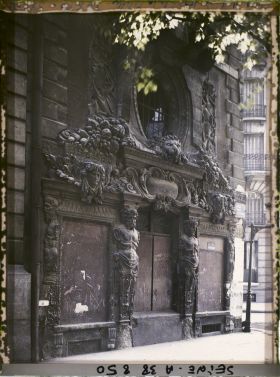 Image représentant Porte de l'hôtel de Fieubet à l'angle du quai des Célestins et de la rue du Petit-Musc
