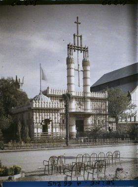 Image représentant L'Exposition Coloniale Internationale de 1931, le pavillon des missions protestantes