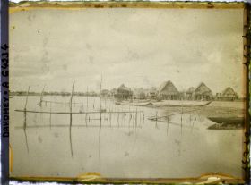 Image représentant Vue sur la lagune et le village lacustre