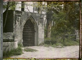 Image représentant La chapelle de la famille Porcelet sur le site des Alyscamps