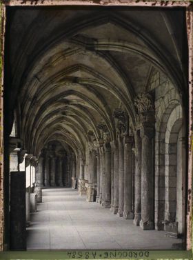Image représentant France, Périgueux, Le cloître de la cathédrale (abbaye des 12 et 14 siècles)