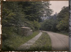 Image représentant France, La Schlitte avec un tas de bois au bord de la route