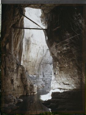 Image représentant Algérie, Constantine, Au fond des gorges, Dans les gorges