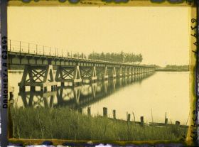 Image représentant Le grand pont du chemin de fer sur la lagune