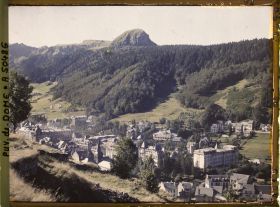 Image représentant France, Mont-Dore, Le Mont Dore et le fond de la Vallée et le Pic du Capucin