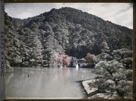 Image représentant Les jardins de la villa impériale Shugakuin Rikyû : l'étang Yokuryu et le pont Chitose-bashi (Pont de Mille Ans)