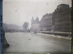 Image représentant La crue de la Seine au quai du Marché-Neuf et pont Saint-Michel