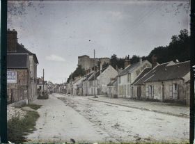 Image représentant France, La Ferte Milon, Entrée du Village et Château