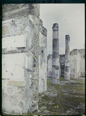 Image représentant Italie, Pompéi, Petites pièces et colonnes Maison du Faune