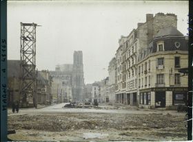 Image représentant France, Reims, Cours Langlet vers Cathédrale