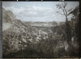 Image représentant France, Coucy le Chau, Panorama s/ Coucy la Ville à travers les ruines