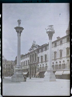 Image représentant Les deux colonnes de la place des Seigneurs