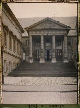Image représentant La façade du Palais de Justice