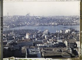 Image représentant La Corne d'Or, vue depuis le haut de la tour de Galata (rive gauche, nord) vers la Suleymaniye Camii