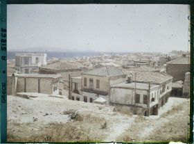 Image représentant Quartier en bord de mer, (vue depuis La Canée). Au fond, l'Ile Standia (actuelle Ile Dia)