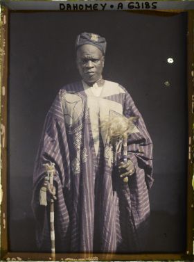 Image représentant Buste du roi Agouloyé (Nagô) et les insignes de pouvoirs