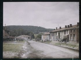 Image représentant France, Les Islettes (Meuse) (1427h), Sortie Ouest par la route de Clermont à Ste Menehould
