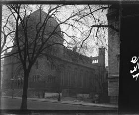 Image représentant La synagogue Beth-El, à l'angle de la 76 eme rue et de la 5eme Avenue