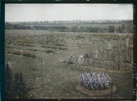 Image représentant France, Péronne, Le Cimetière vu de la porte