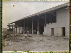 Image représentant France, St Baussant, Cour d'une grande ferme