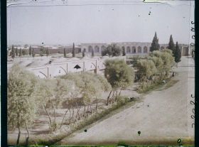 Image représentant La façade de l'autre côté du Palais des Gouverneurs
