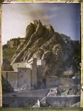 Image représentant La citadelle vue de la rive gauche