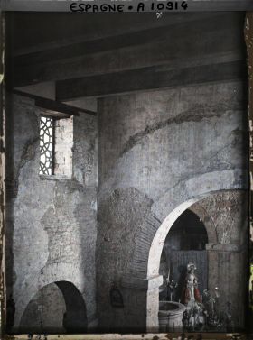 Image représentant Espagne, Oviedo,Santullano, vue prise de la tribune, la vieille partie couverte d'une toiture de bois