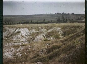 Image représentant France, Feuillaucourt, Les berges du Canal du Nord devant le Mt St Quentin