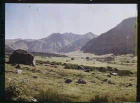 Image représentant France, Mont-Dore, Le fond de la Vallée et le Pic du Sancy (1886 m.)