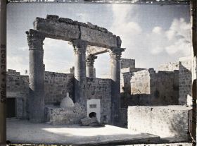 Image représentant Colonnade romaine dite de Bacchus