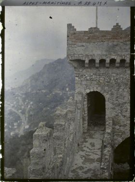 Image représentant Vue prise en direction de Monaco, depuis la tour de guet du château de Roquebrune