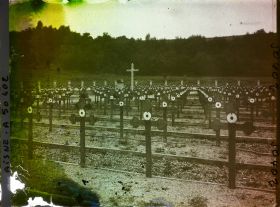 Image représentant France, Soupir, Le Cimetière Italien par la pluie