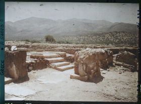 Image représentant Le palais. Une entrée de la loge royale, (façade ouest de la cour centrale)