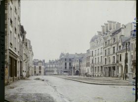 Image représentant France, Reims, Cours Langlet vers Cathédrale