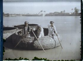 Image représentant Hommes à bord d'un couffa sur le Tigre