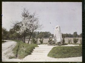 Image représentant France , Montigny-le-Bretonneux, Le monument aux morts de la Commune de Montigny