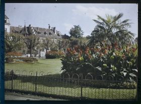 Image représentant France, Colmar, Place Rapp : Un Coin du Jardin