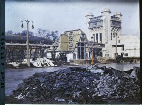 Image représentant L'exposition des arts décoratifs, démolition des pavillons sur l'esplanade des Invalides