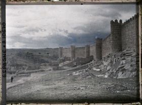 Image représentant Espagne, Avila, Les murailles vues de plus loin vers le Sud avec la vallée du Rio Adaja