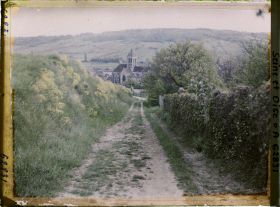 Image représentant Ile de France, Vetheuil, Le village vu de l'Ouest