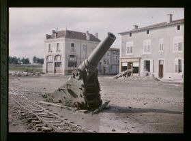Image représentant France, St Mihiel, Une pièce d'artillerie russe abandonnée par les Allemands
