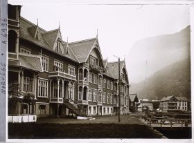 Image représentant L'hôtel Hardanger au bord du lac