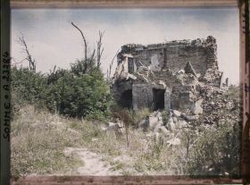 Image représentant France, Mt St Quentin, Autre aspect des ruines du Château