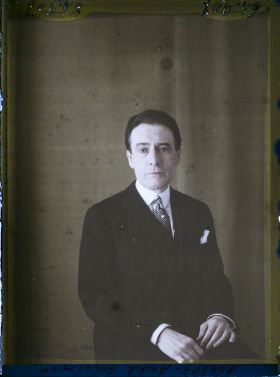 Image représentant Monsieur  https://musee-albert-kahn.s-museum.fr/home/NWQ2OTAwYzNmYjZlZTk1ZWQwODJmMjY4L2dlbmVyaWMtbm90aWNlLXRhYi9hdXRob3JpdHkvNjE3YTc5ZjVjZjhiODk2OGIzMzM3ZDIx/5d6900c3fb6ee95ed082f268/generic-notice-tab/authority/617a79ebcf8b8968b33367d7 André Balliman