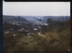 Image représentant France, Vienne le Château, Vallée de la Biesme, dans le fond, la Harazée et le bois de la Gruerie à l'Est