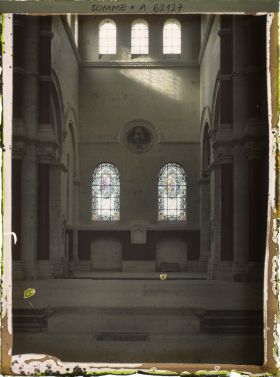 Image représentant Somme, Albert, Un coté du transept de la Basilique