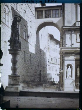 Image représentant Statue de Judith et Holopherne devant le Palais des Offices